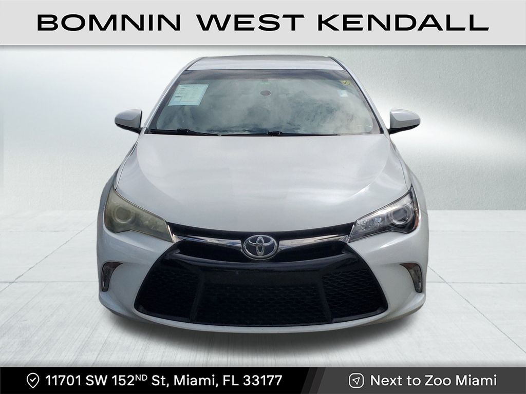 2016 Toyota Camry XSE photo 2