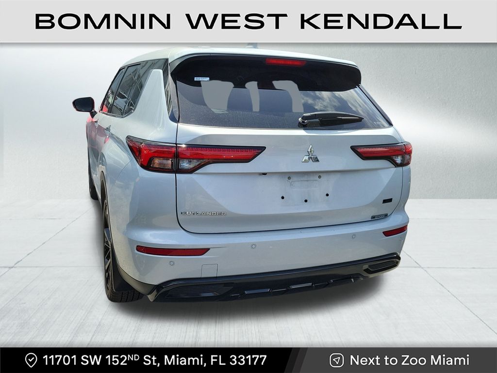 2023 Mitsubishi Outlander SE Black Edition photo 3