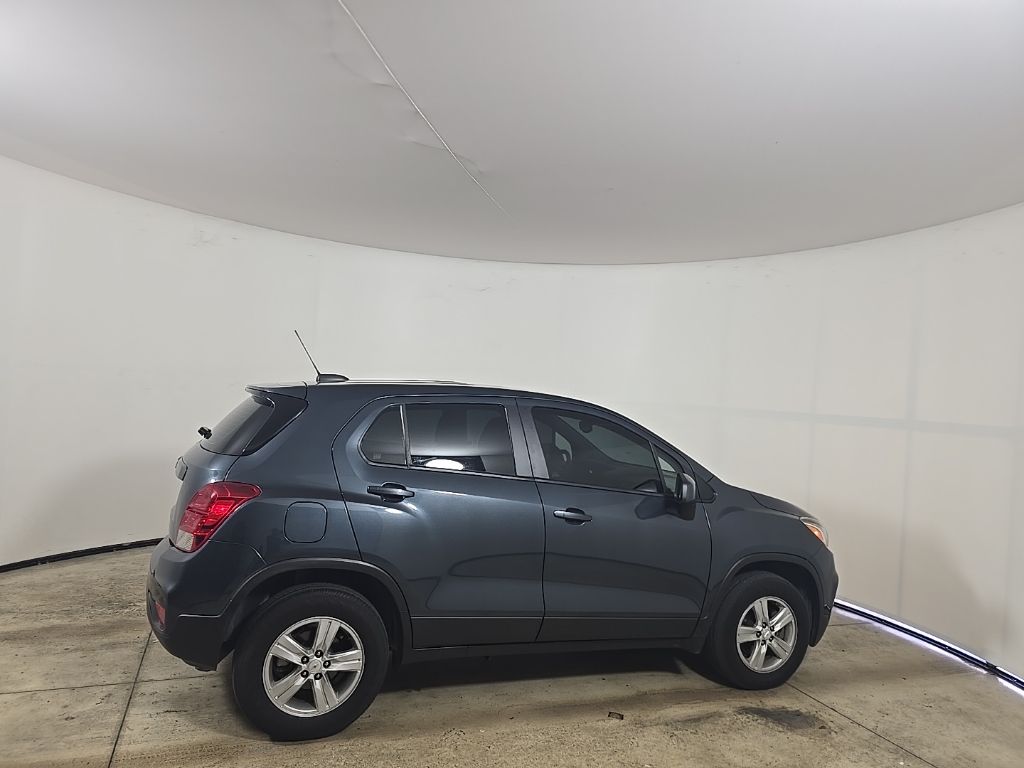 2022 Chevrolet Trax LS photo 7