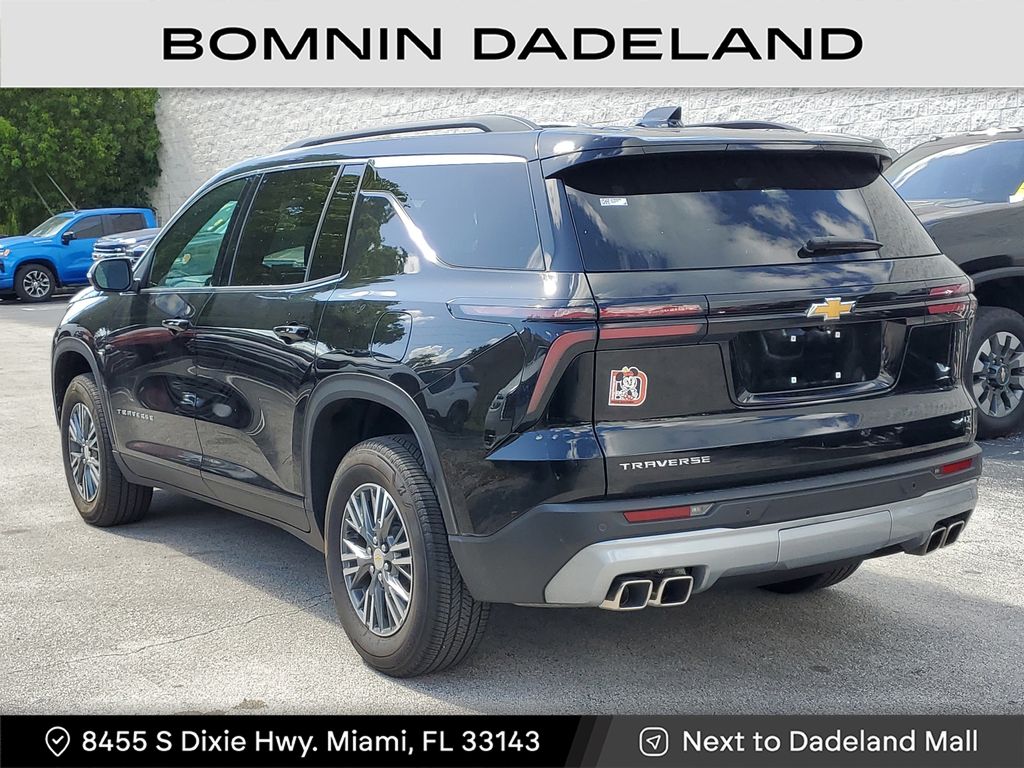 2024 Chevrolet Traverse 1LT photo 2