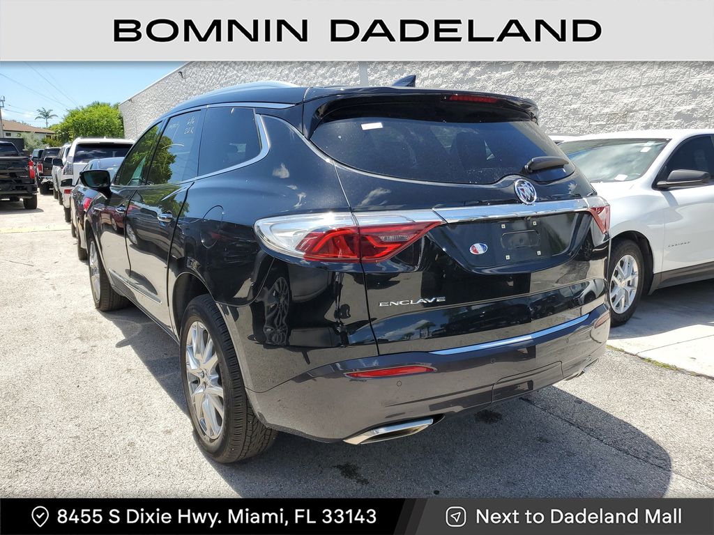 2023 Buick Enclave Essence photo 3