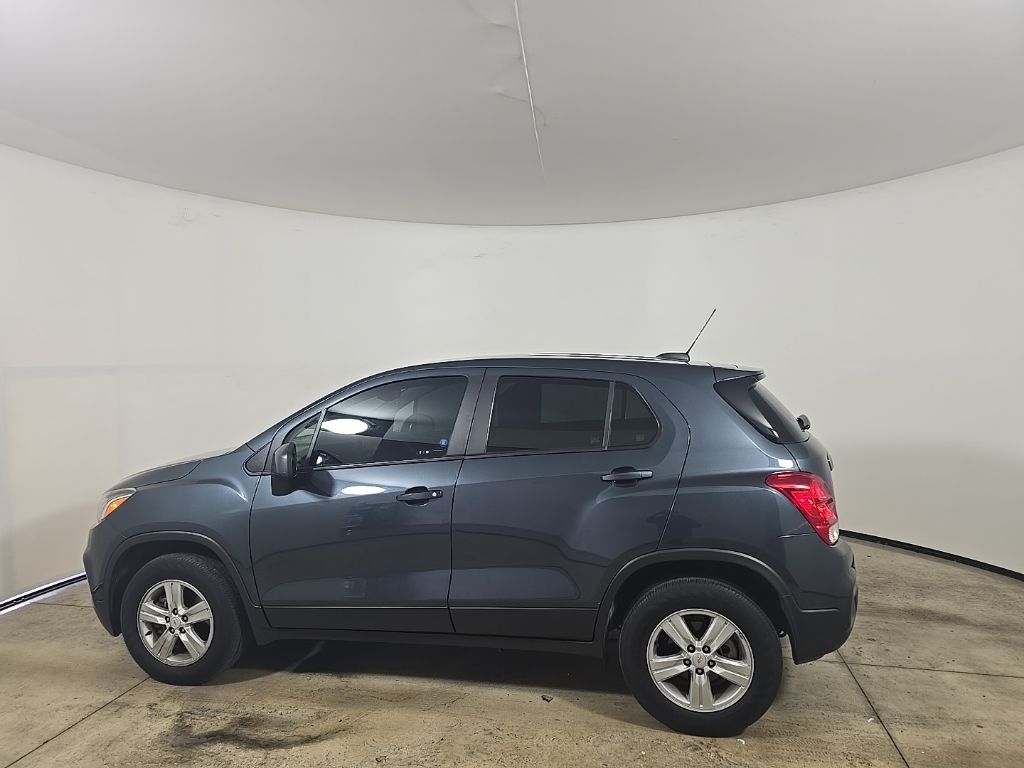 2022 Chevrolet Trax LS photo 5