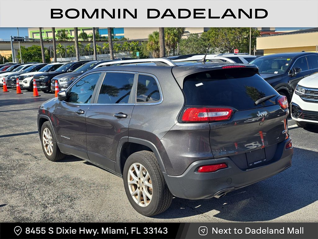 2016 Jeep Cherokee Latitude photo 3