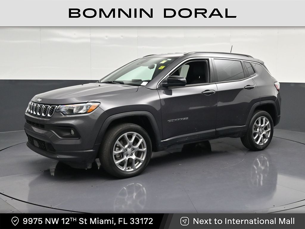 2024 Jeep Compass Latitude Lux 4X4's photo