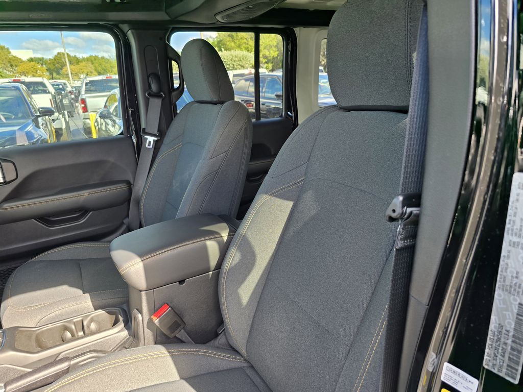 2025 Jeep Wrangler 4-Door Sahara - Photo 18