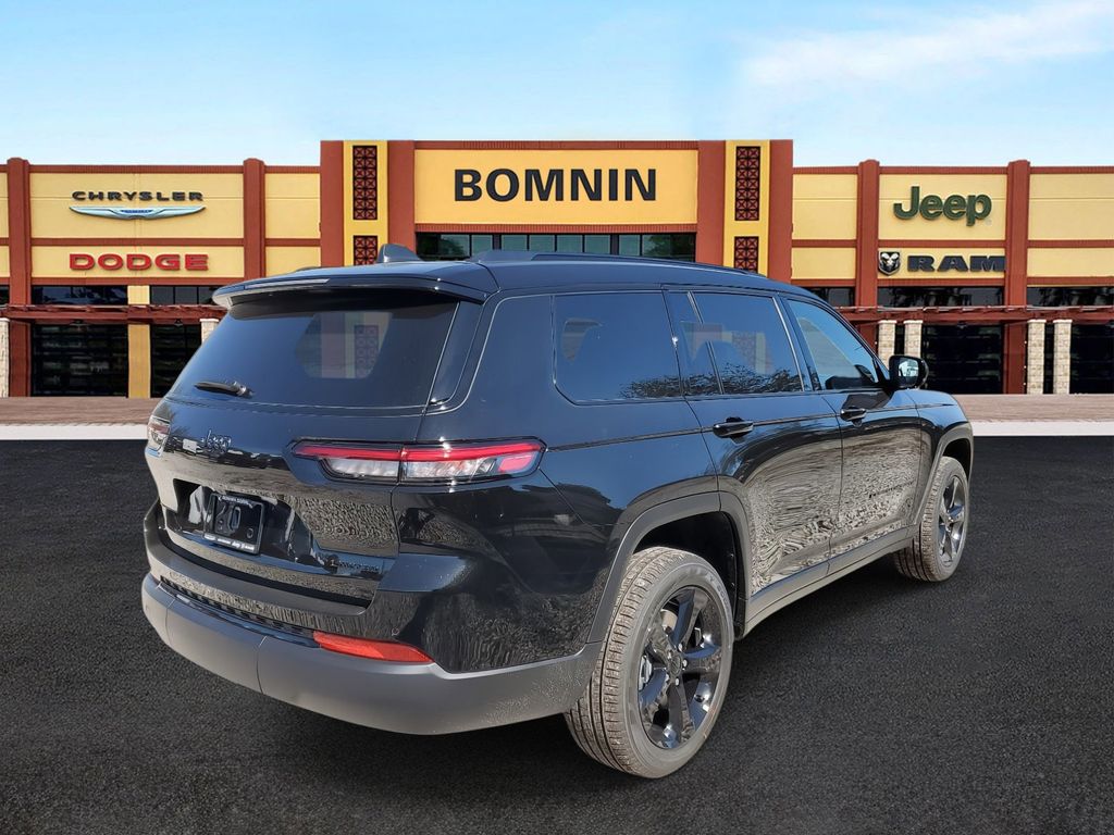 2025 Jeep Grand Cherokee Limited photo 3