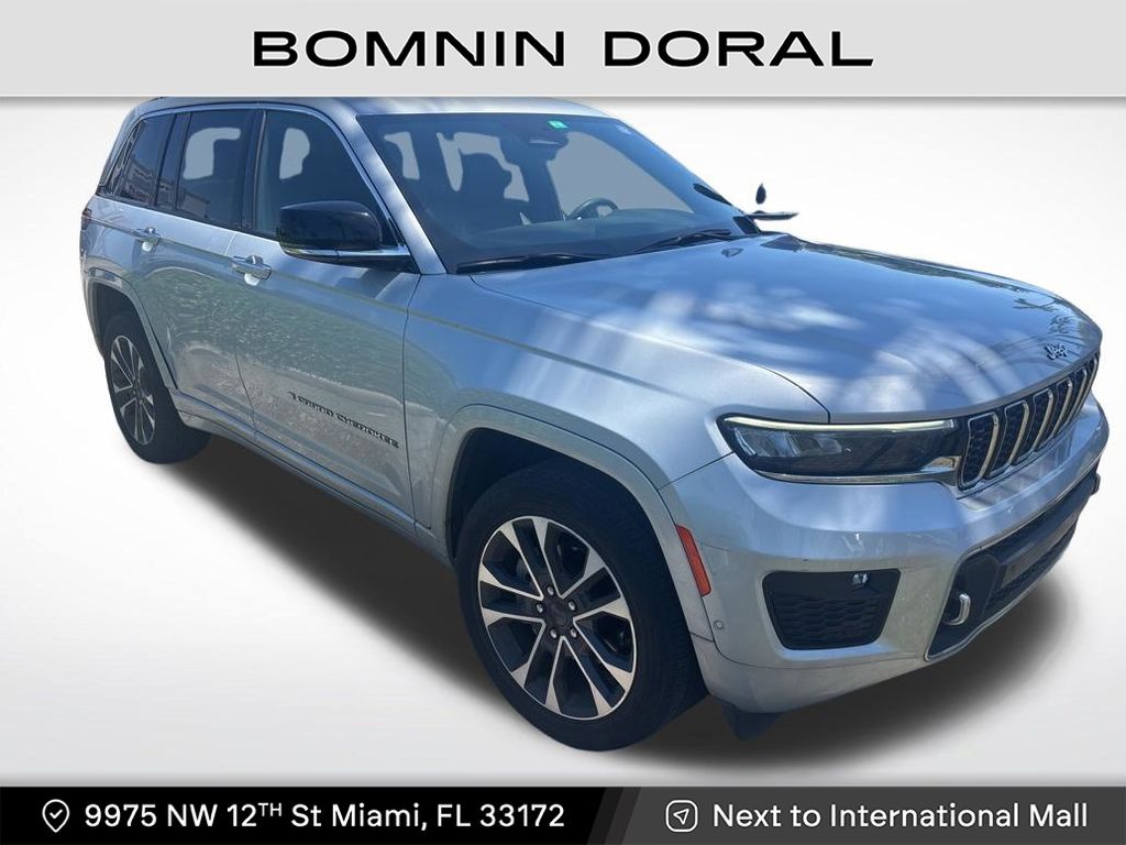 2023 Jeep Grand Cherokee Overland's photo