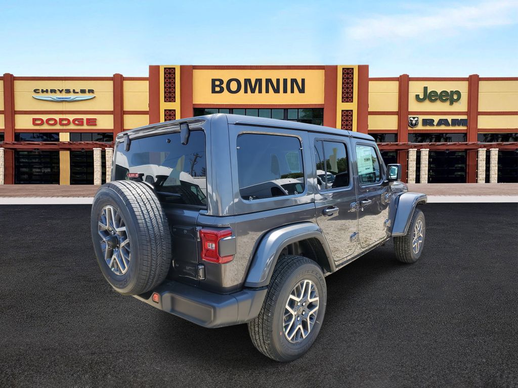 2025 Jeep Wrangler Sahara photo 3