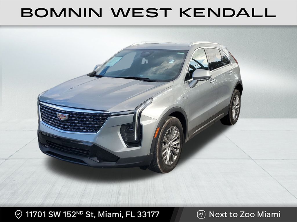 2025 Cadillac XT4 Premium Luxury photo 2