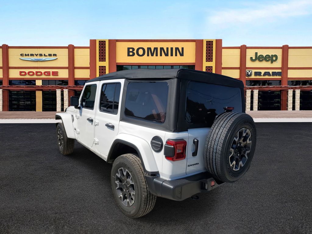 2025 Jeep Wrangler Sahara photo 4