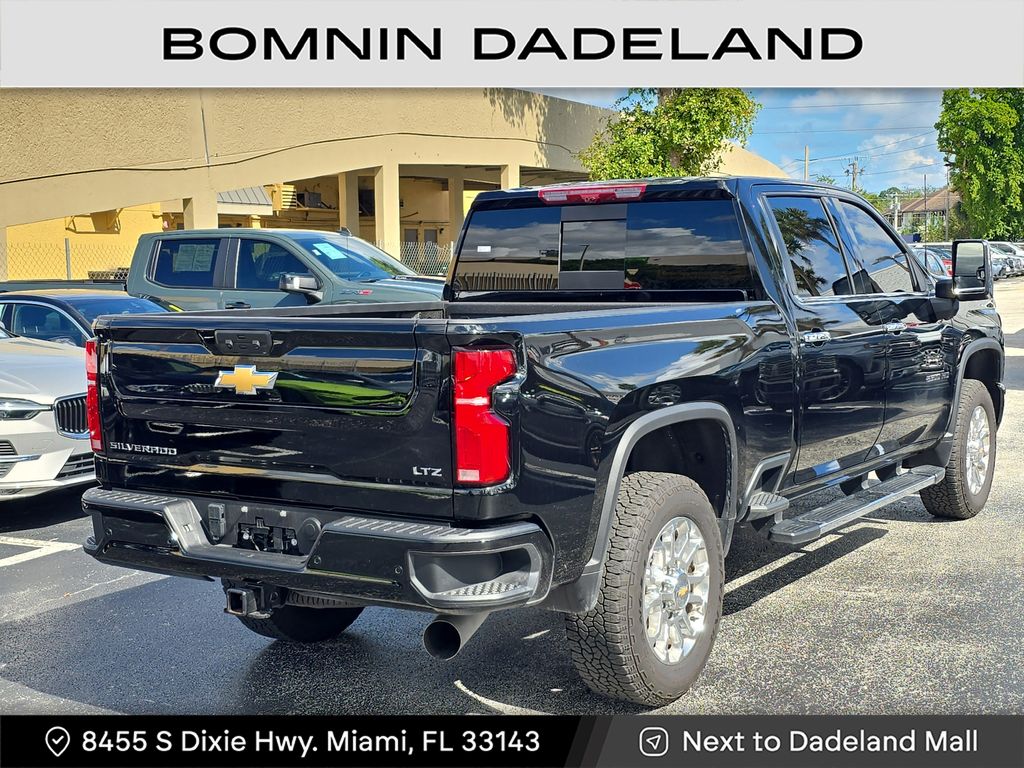 2025 Chevrolet Silverado 2500HD LTZ photo 4