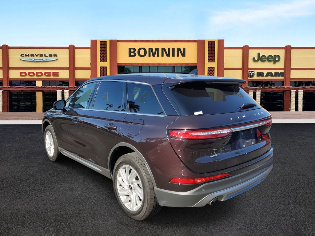 2023 Lincoln Corsair Standard photo 4