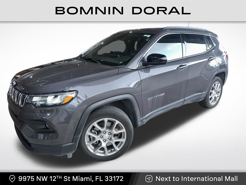 2024 Jeep Compass Latitude Lux 4X4's photo