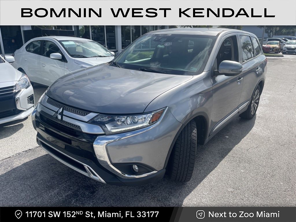 2020 Mitsubishi Outlander SE photo 2