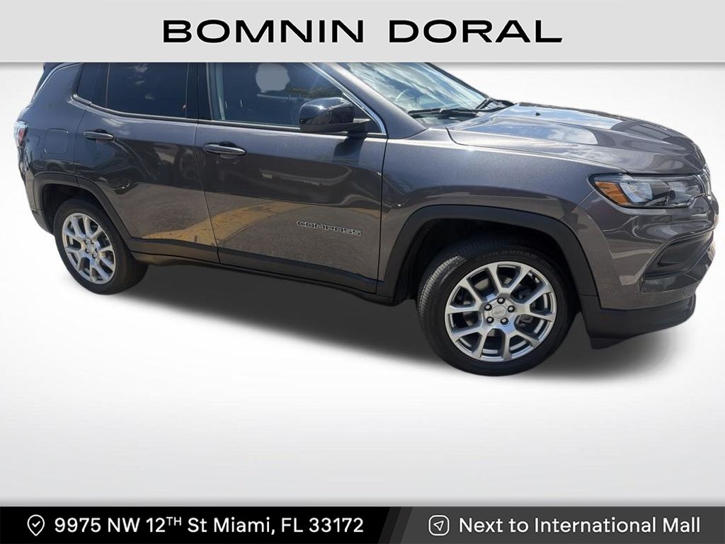 2022 Jeep Compass Latitude Lux 4X4's photo