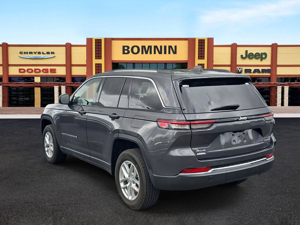 2023 Jeep Grand Cherokee Laredo photo 4