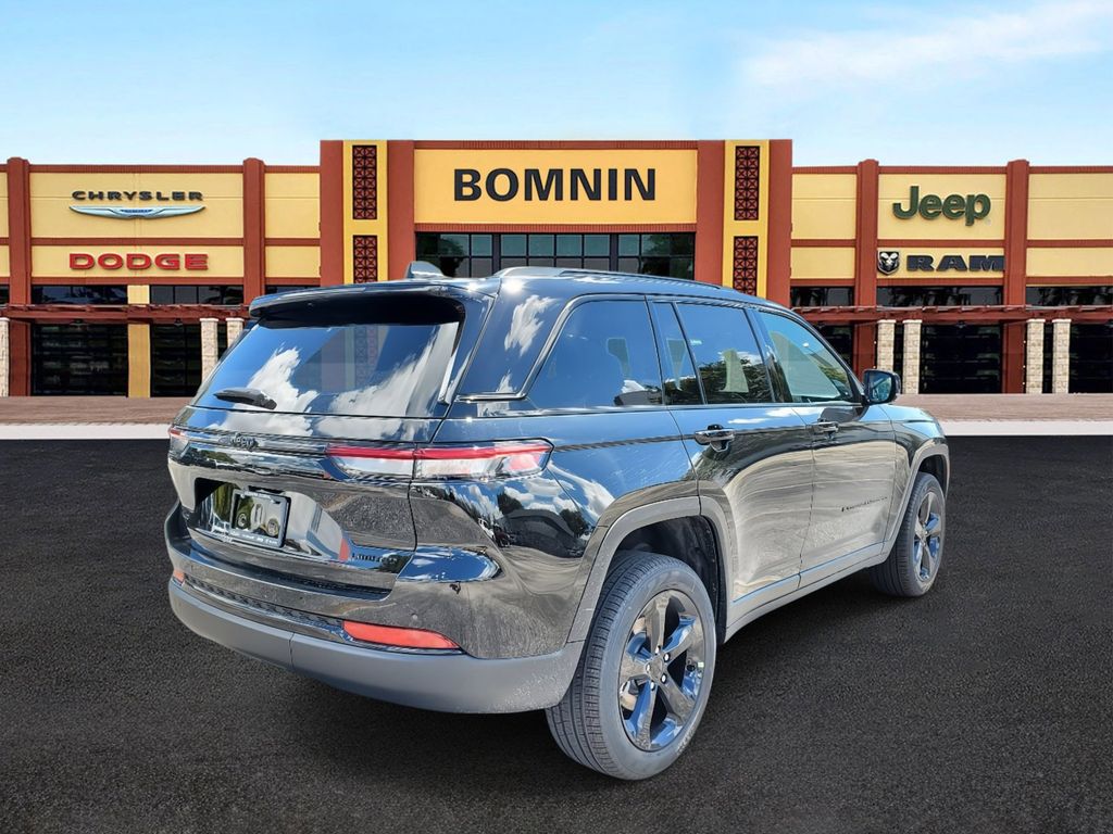 2025 Jeep Grand Cherokee Limited photo 3