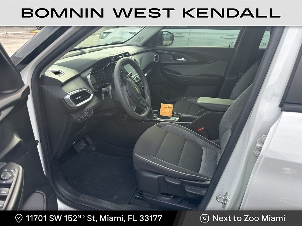 2022 Chevrolet Trailblazer LS photo 3