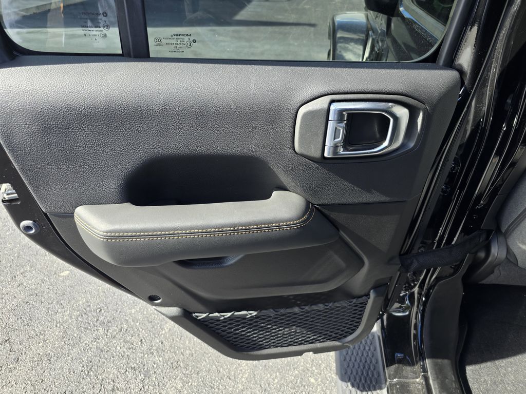 2025 Jeep Wrangler 4-Door Sahara - Photo 9
