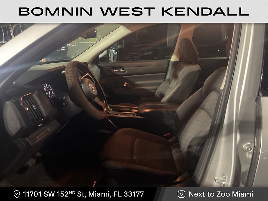 2022 Nissan Pathfinder S photo 2