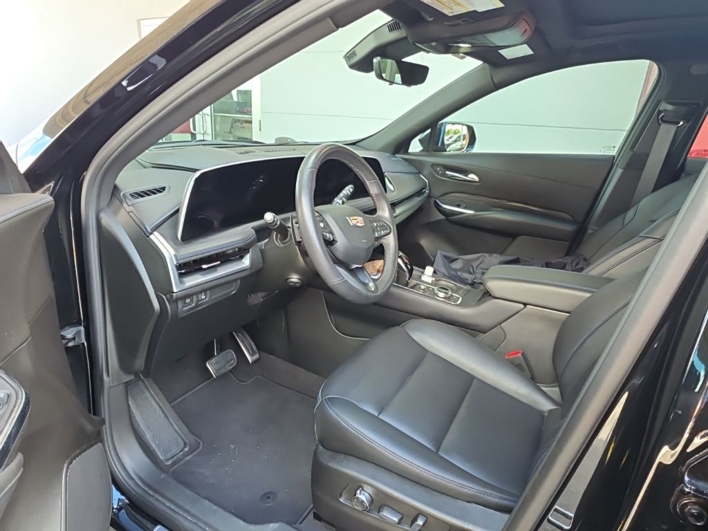 2024 Cadillac XT4 Sport photo 2