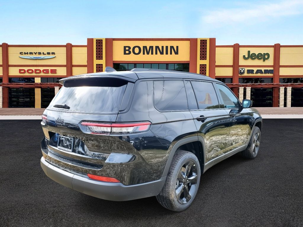 2025 Jeep Grand Cherokee Limited photo 3