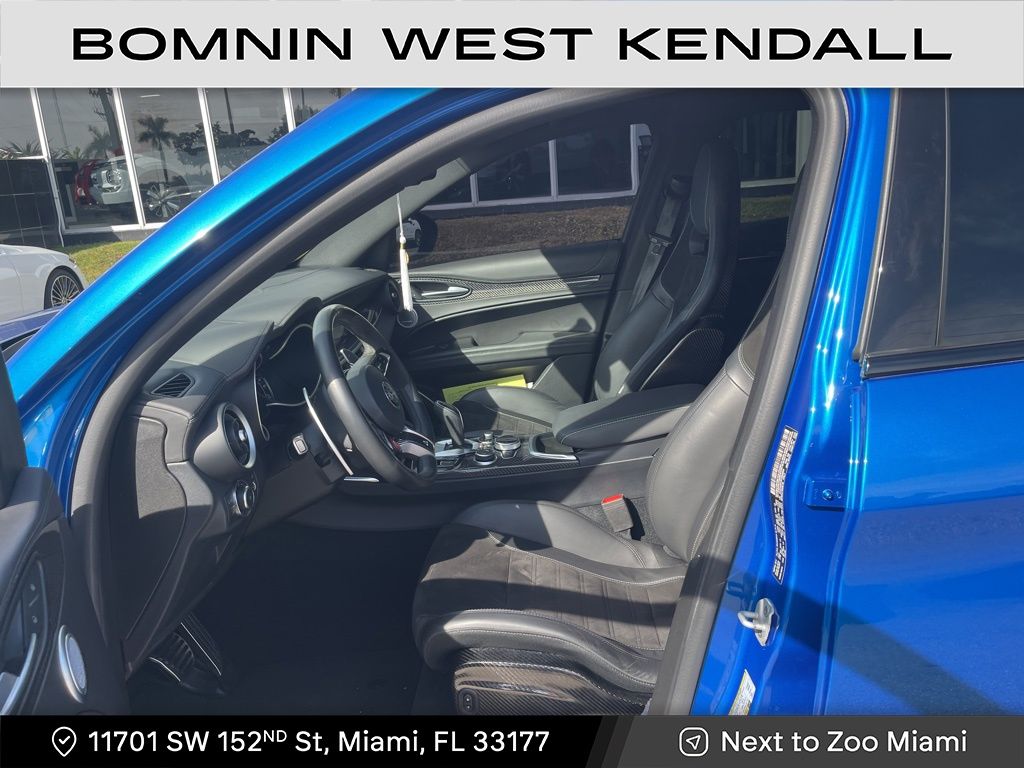 2023 Alfa Romeo Stelvio Quadrifoglio photo 3