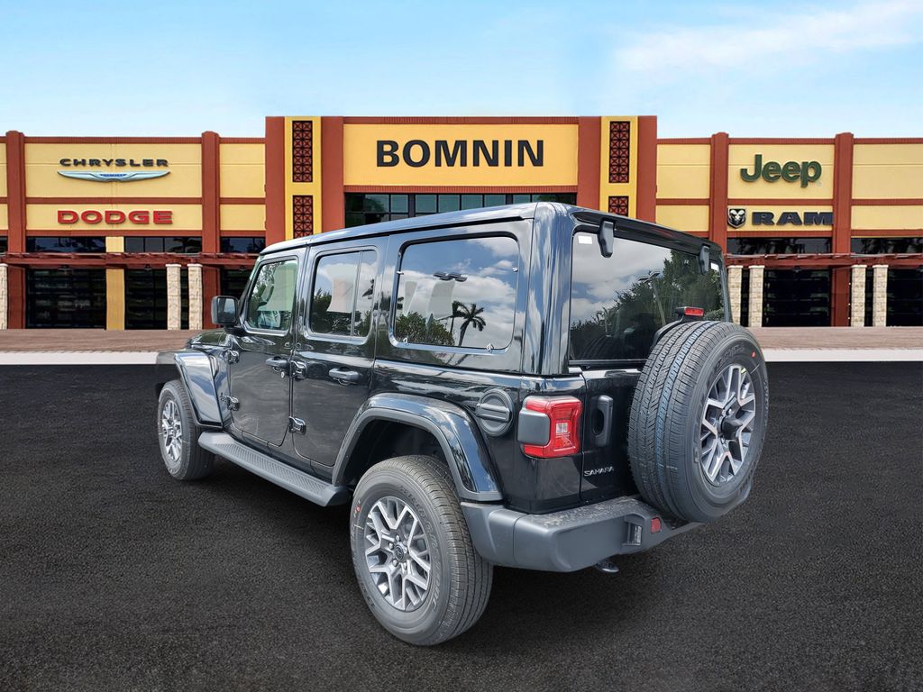 2025 Jeep Wrangler Sahara photo 4