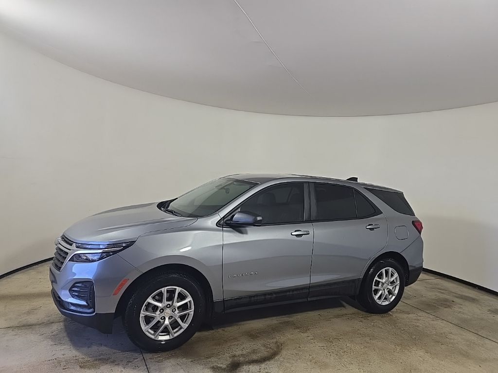 2023 Chevrolet Equinox LS photo 2