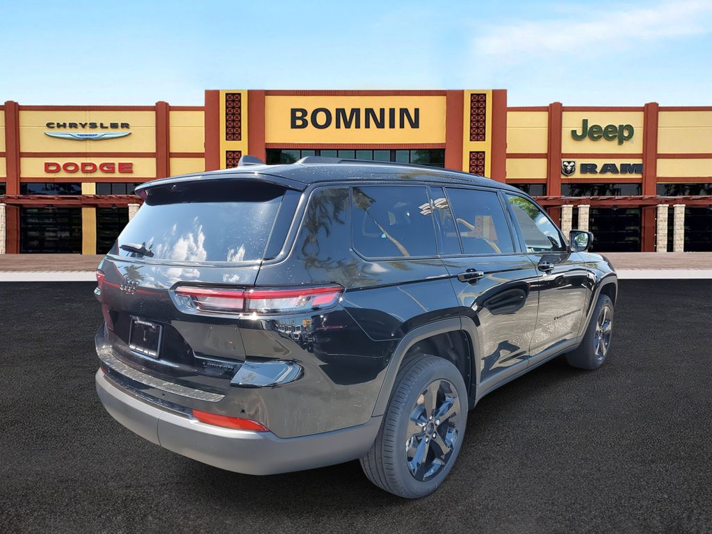 2025 Jeep Grand Cherokee Limited photo 3
