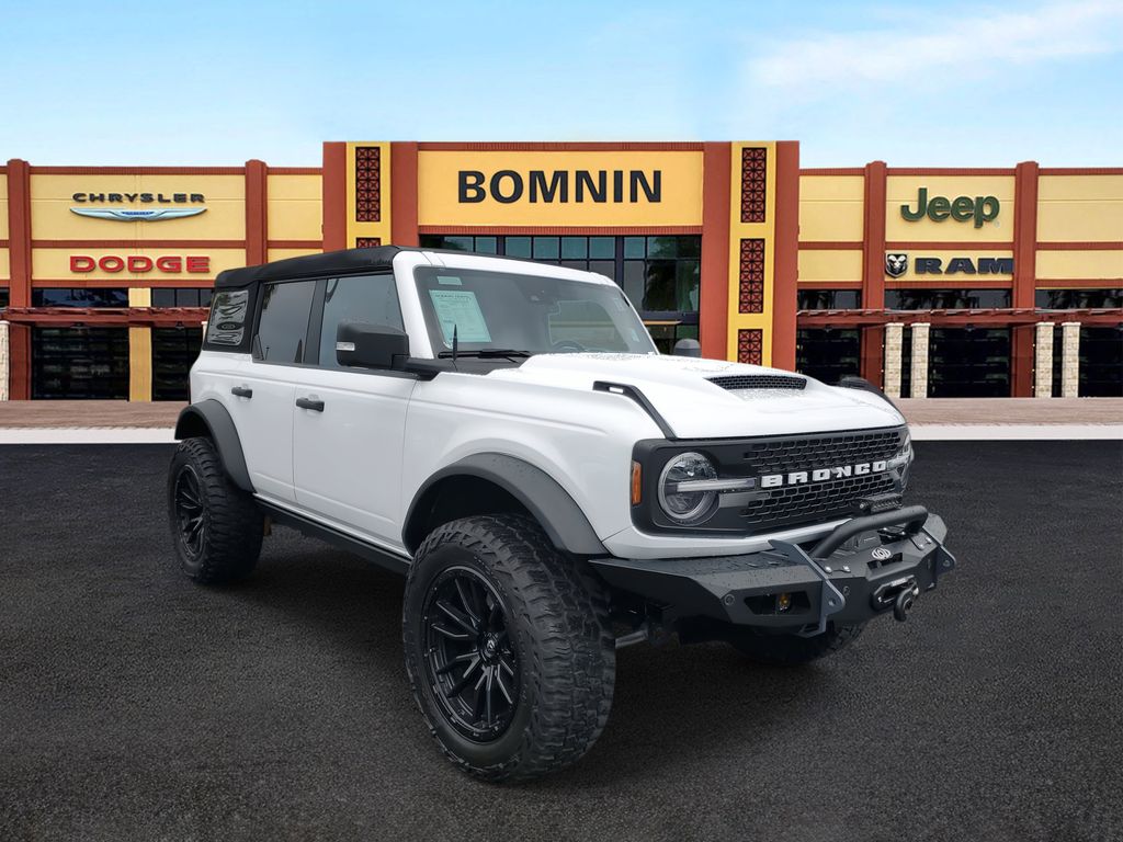 2023 Ford Bronco Badlands photo 2