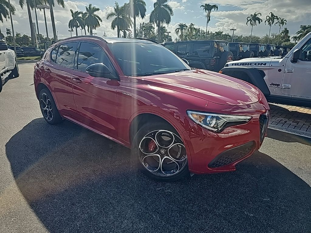 2022 Alfa Romeo Stelvio Ti Sport photo 2