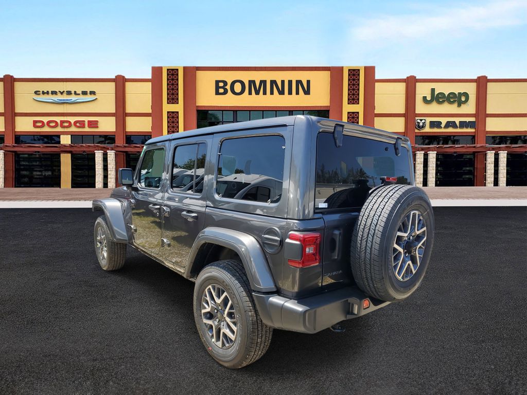 2025 Jeep Wrangler Sahara photo 4
