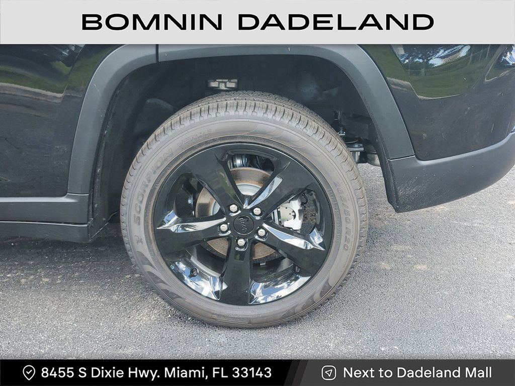 2025 Jeep Grand Cherokee Limited photo 6