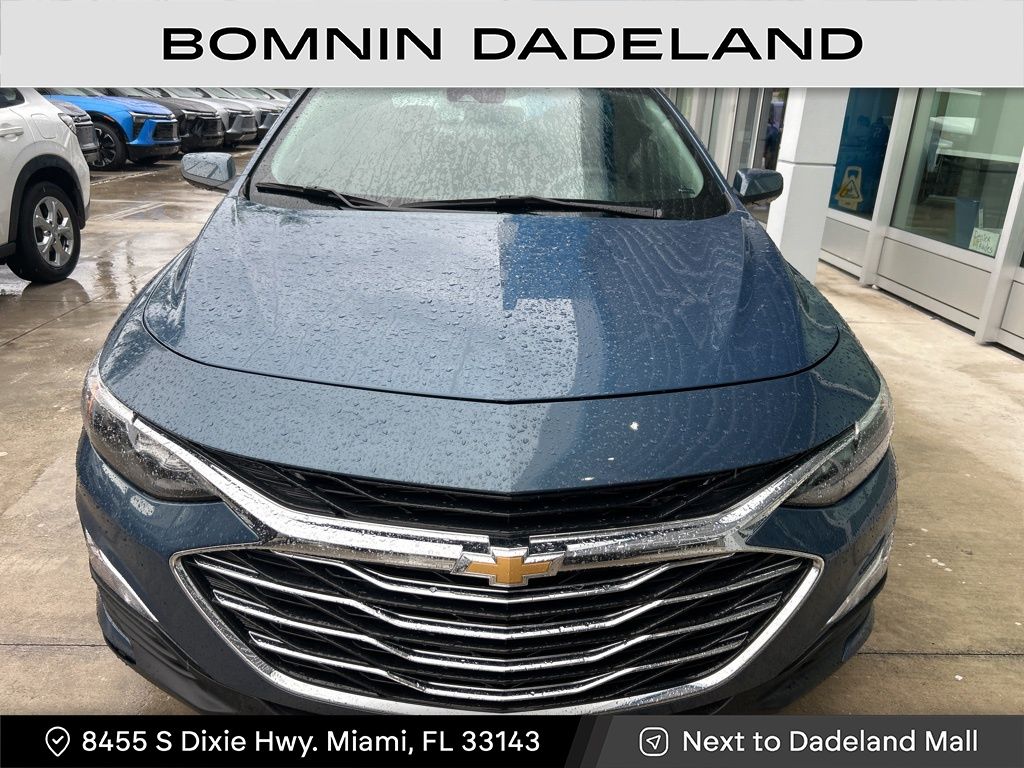 2024 Chevrolet Malibu photo 2
