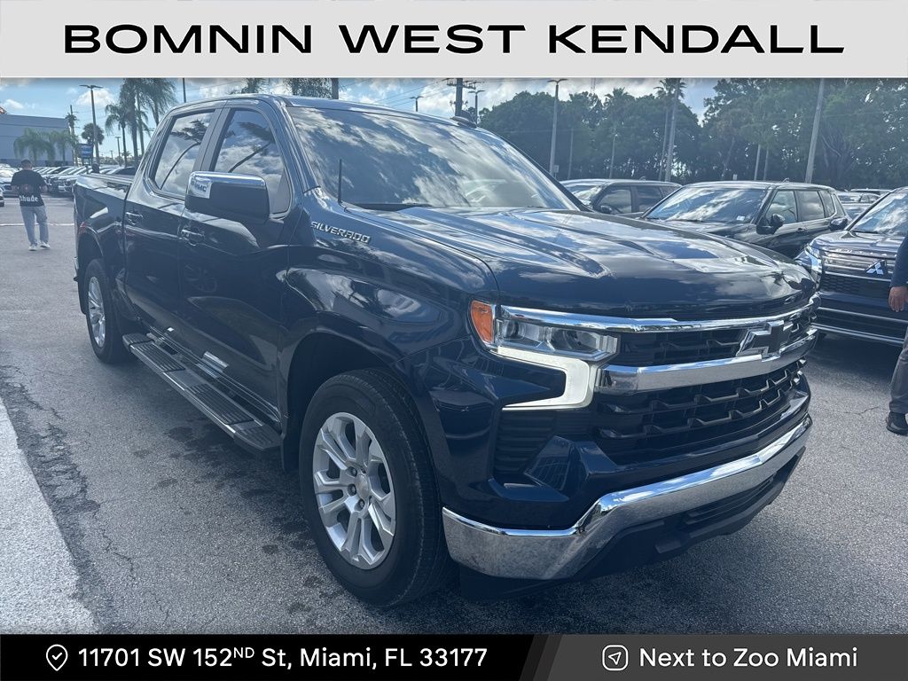 2022 Chevrolet Silverado 1500 LT photo 2