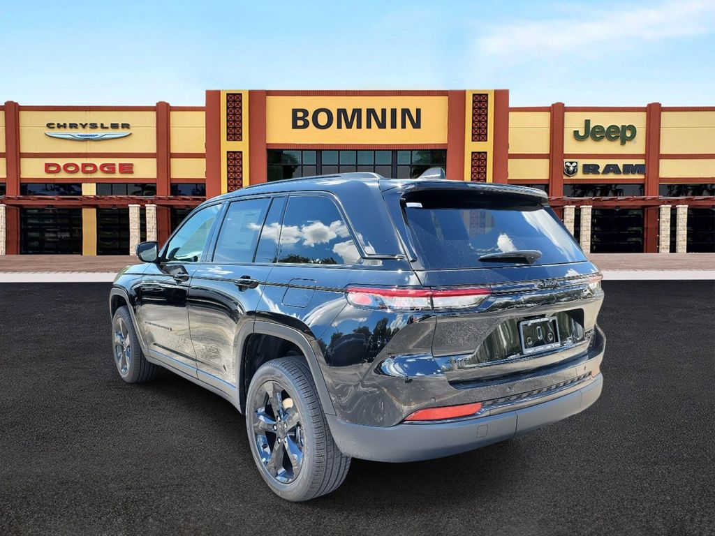 2025 Jeep Grand Cherokee Limited photo 4