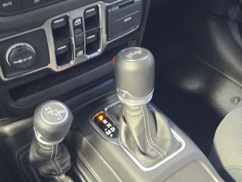 2025 Jeep Wrangler 4-Door Sahara - Photo 29