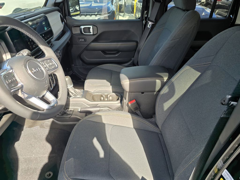 2025 Jeep Wrangler 4-Door Sahara - Photo 17