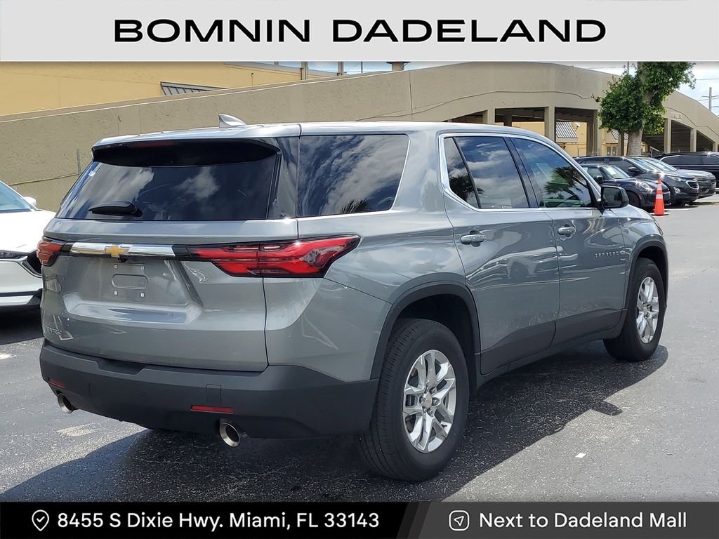 2023 Chevrolet Traverse LS photo 4