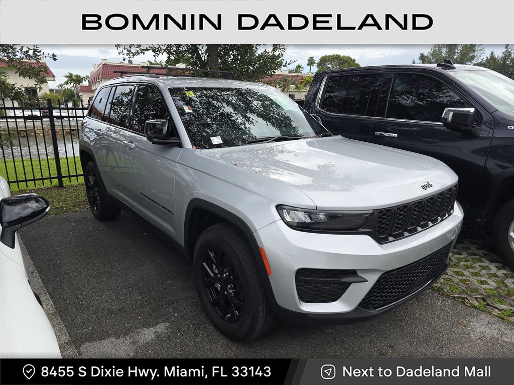 2024 Jeep Grand Cherokee Altitude photo 2