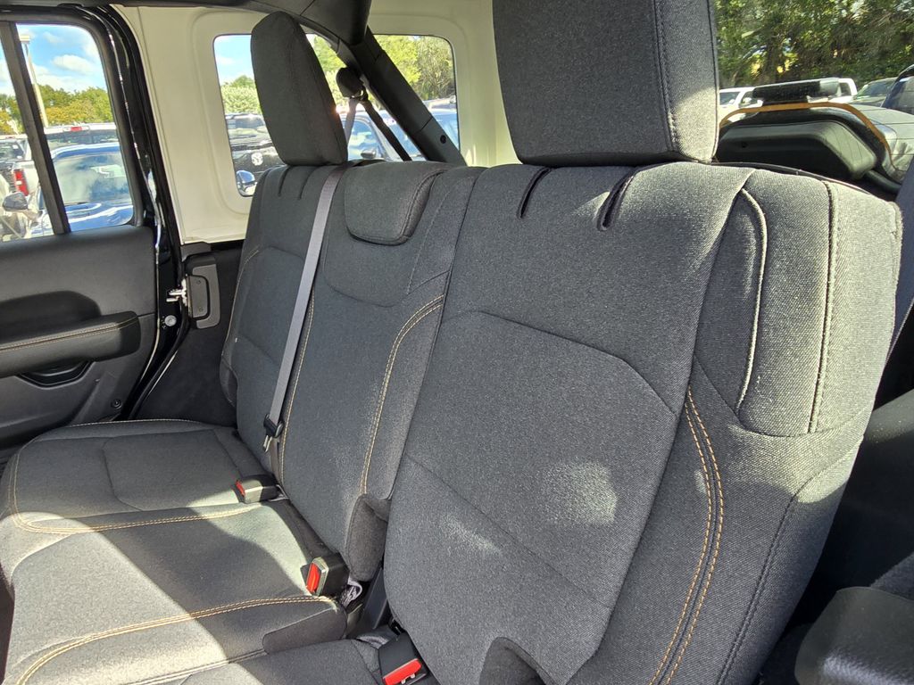 2025 Jeep Wrangler 4-Door Sahara - Photo 14