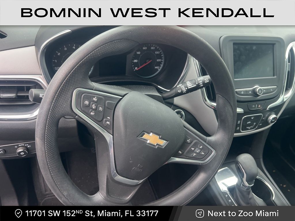 2022 Chevrolet Equinox LS photo 2
