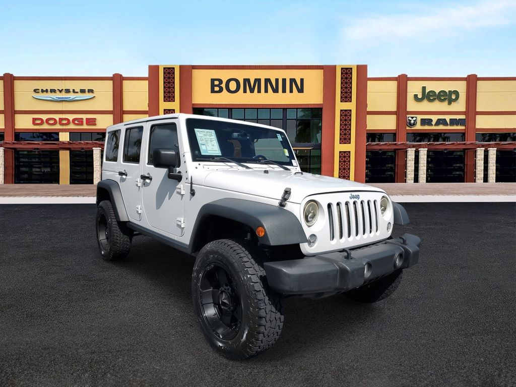 2014 Jeep Wrangler Unlimited Rubicon photo 2