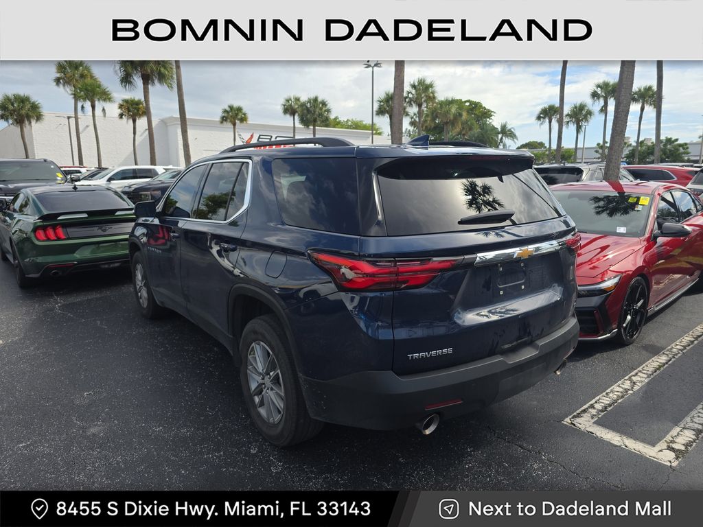 2023 Chevrolet Traverse Cloth photo 2