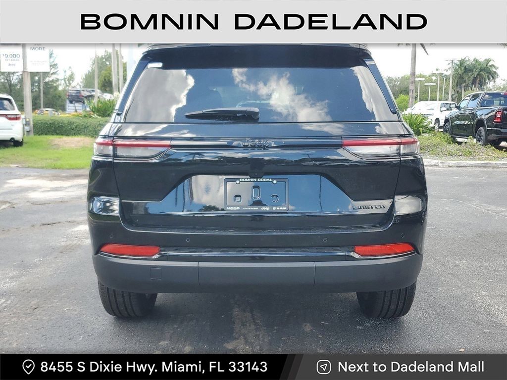2025 Jeep Grand Cherokee Limited photo 4
