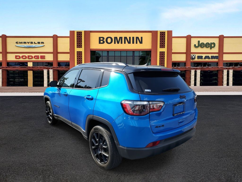 2023 Jeep Compass Latitude photo 4