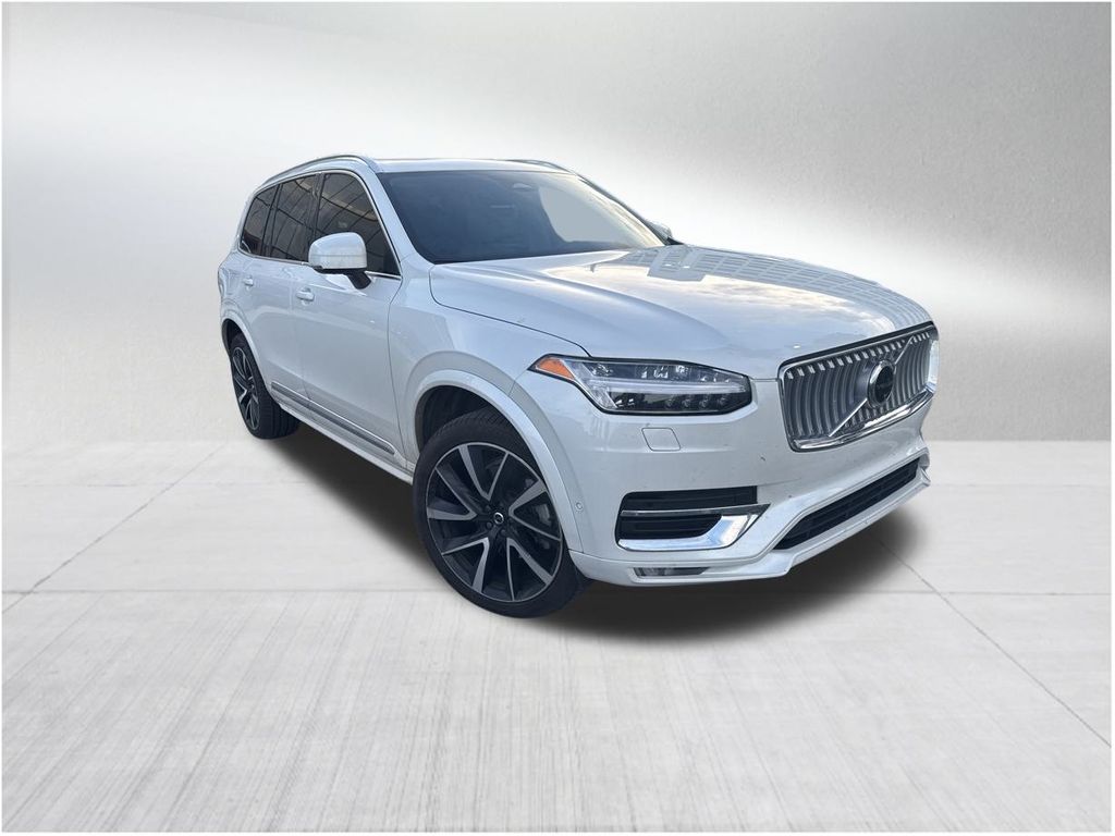 2024 Volvo XC90 Plus photo 2