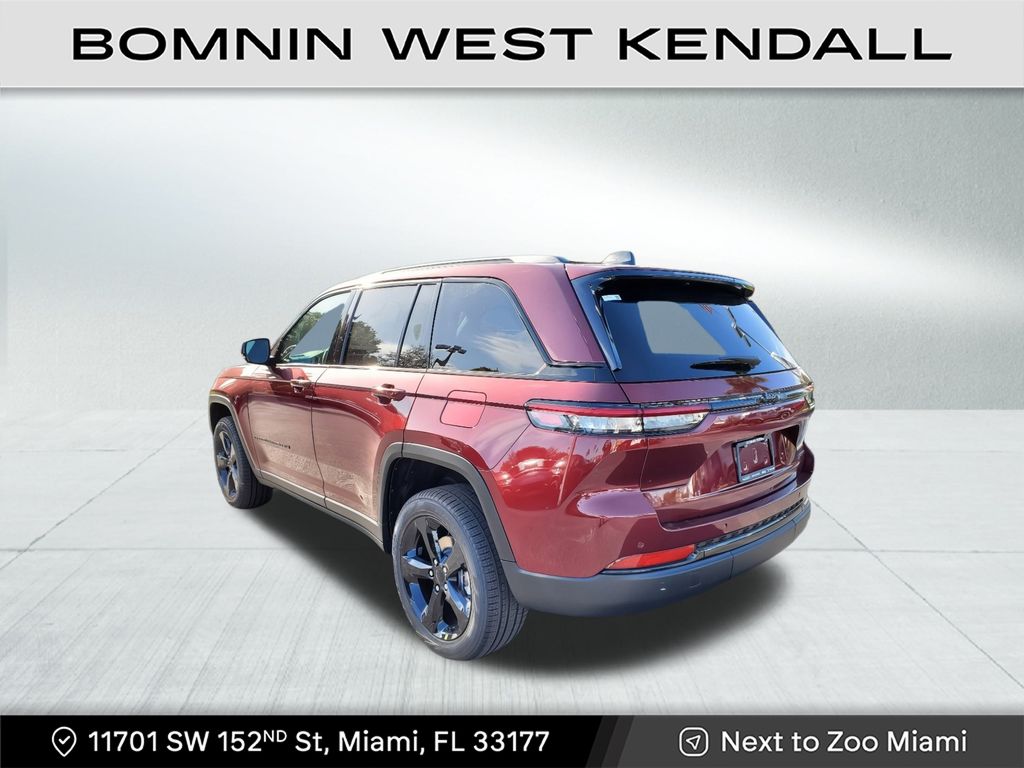 2025 Jeep Grand Cherokee Limited photo 3