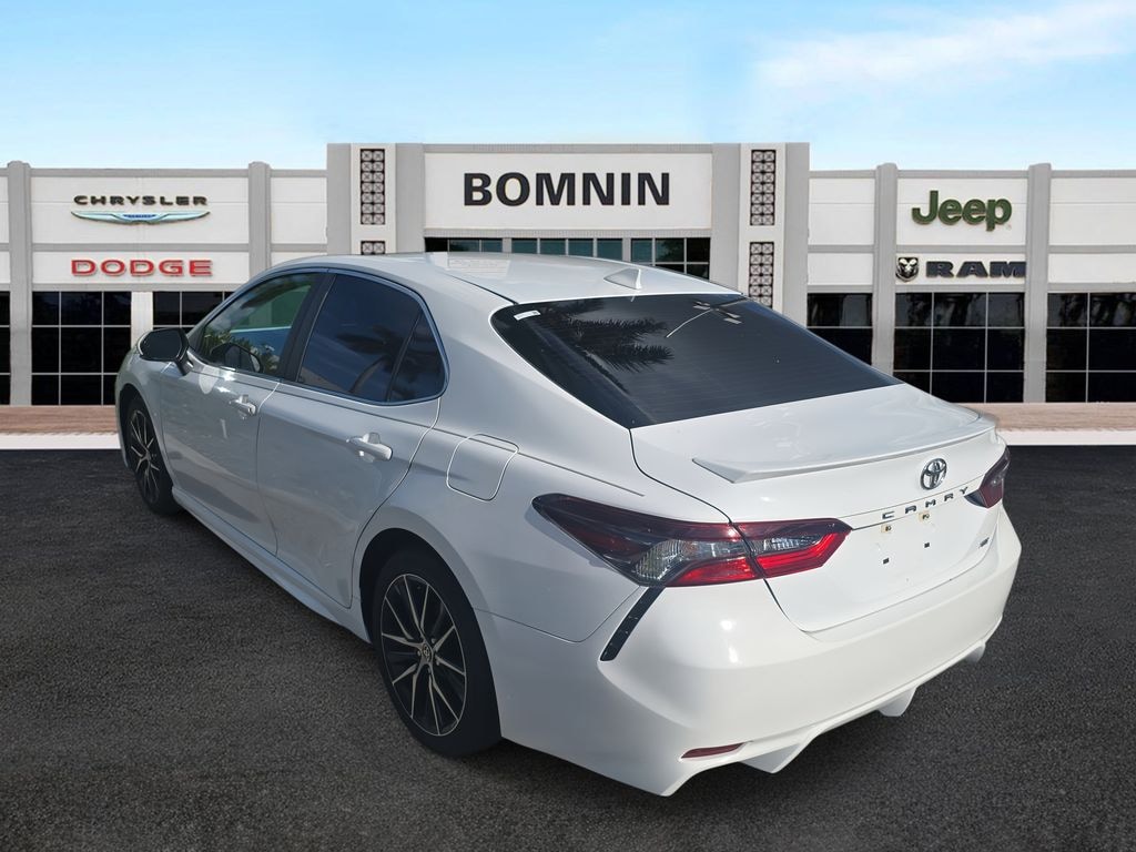 Used 2021 Toyota Camry SE Sedan